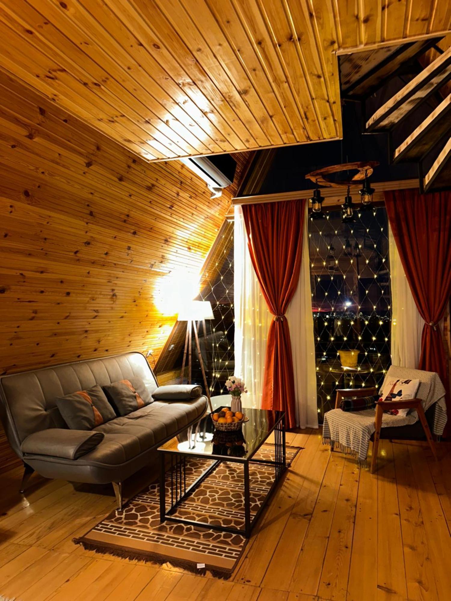 Wayside Livia Chalet *