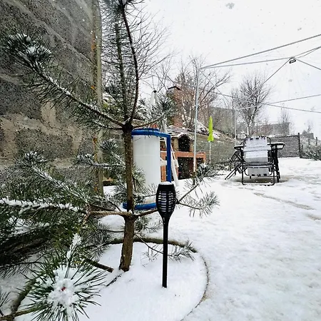 Wayside Cottage Livia Batumi Exterior photo