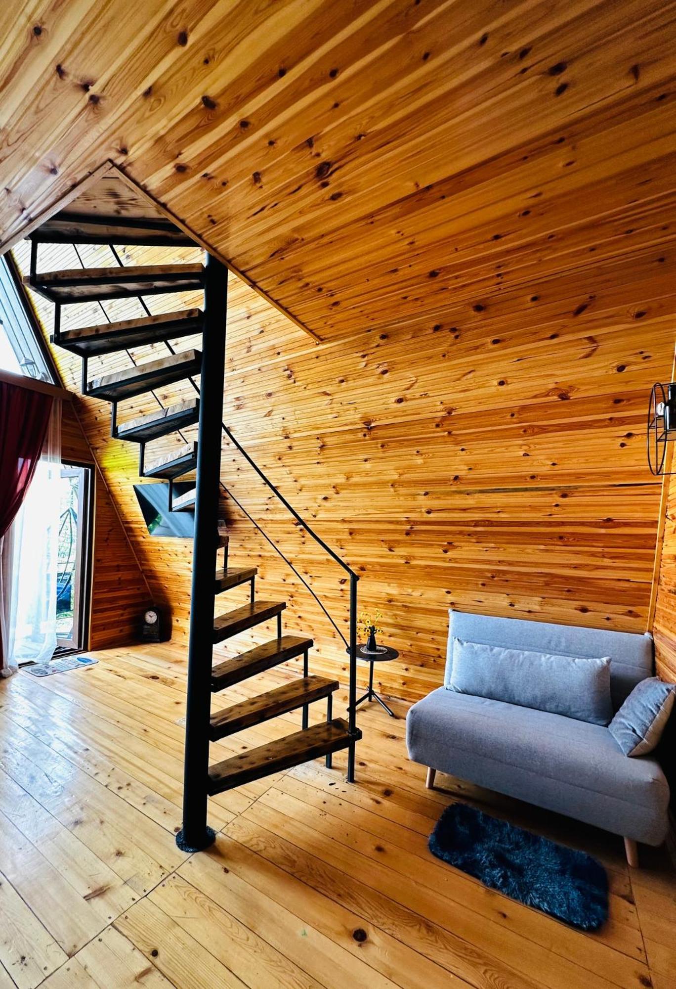 Wayside Livia Chalet Batumi